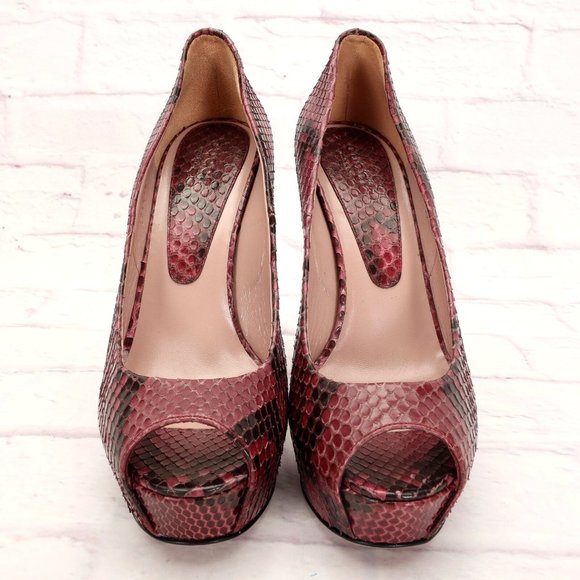 Gucci Women's Lili Python Peep Toe Platform Pumps Heels Size 7.5M Burgundy/Black - Picture 3 of 9